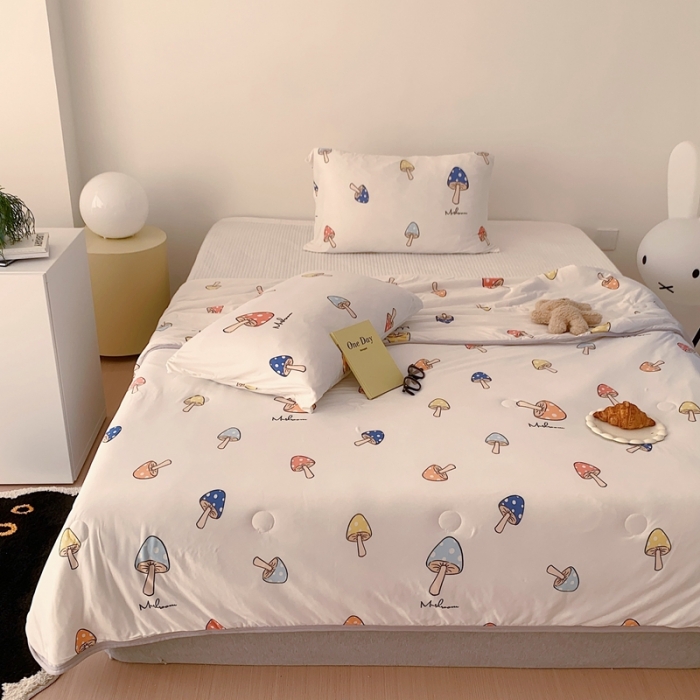 91家纺网 家纺一手货源 找家纺 星期八 2023新款卡通针织棉大豆夏被 七彩蘑菇