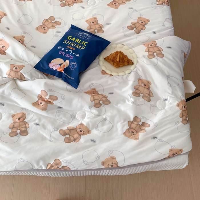 91家纺网 家纺一手货源 找家纺 星期八 2023新款卡通针织棉大豆夏被 泰迪熊