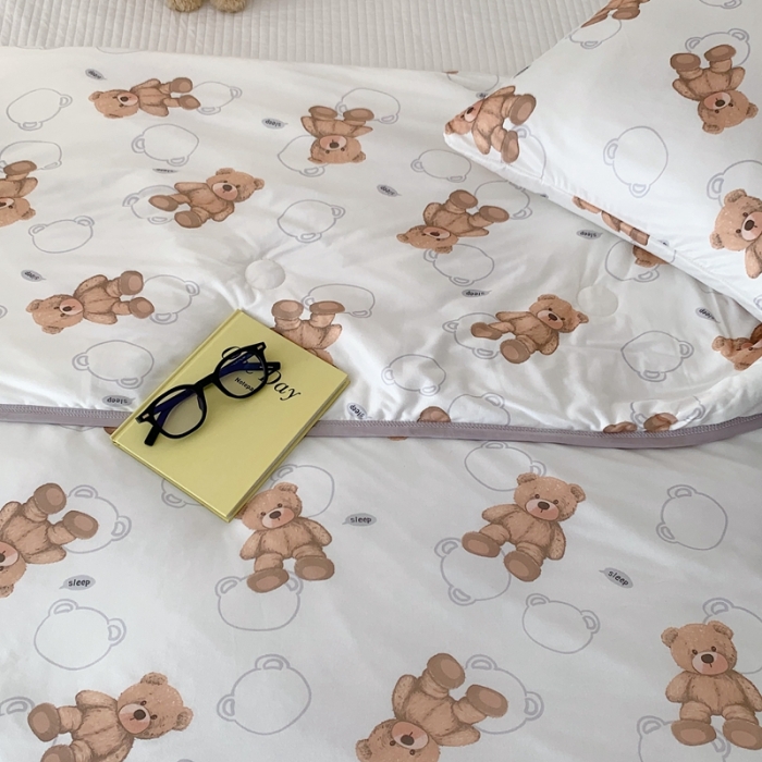 91家纺网 家纺一手货源 找家纺 星期八 2023新款卡通针织棉大豆夏被 泰迪熊