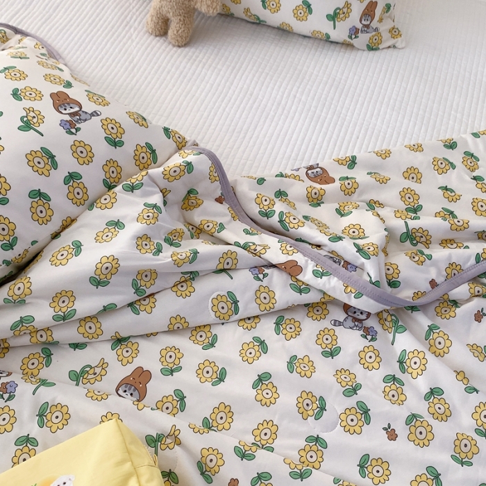 91家纺网 家纺一手货源 找家纺 星期八 2023新款卡通针织棉大豆夏被 向日葵