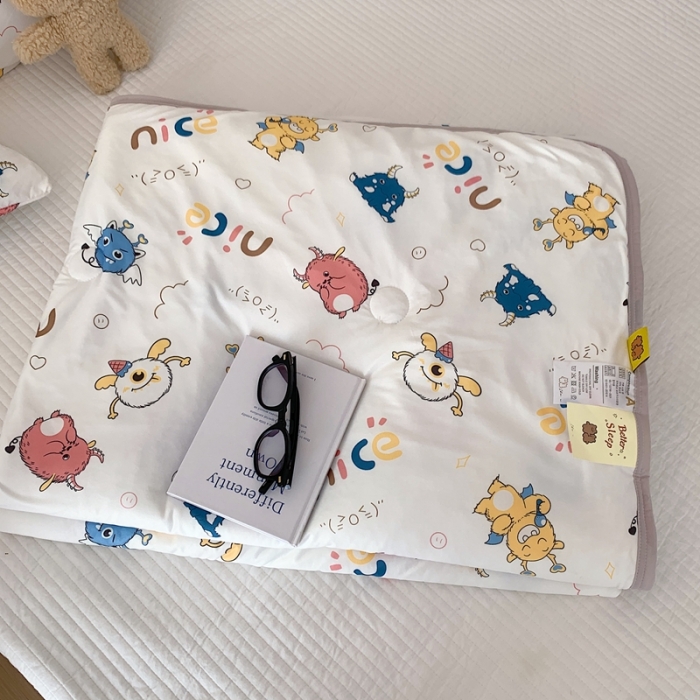 91家纺网 家纺一手货源 找家纺 星期八 2023新款卡通针织棉大豆夏被 小怪兽