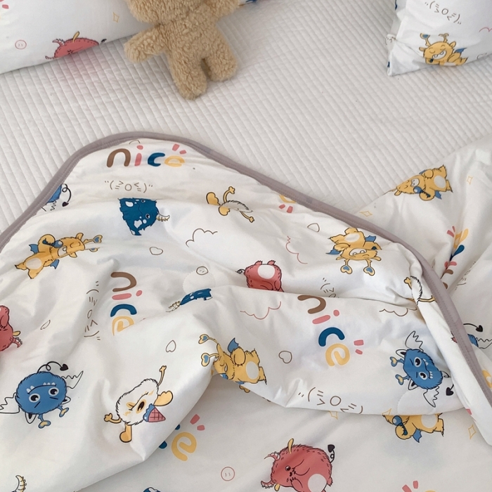 91家纺网 家纺一手货源 找家纺 星期八 2023新款卡通针织棉大豆夏被 小怪兽