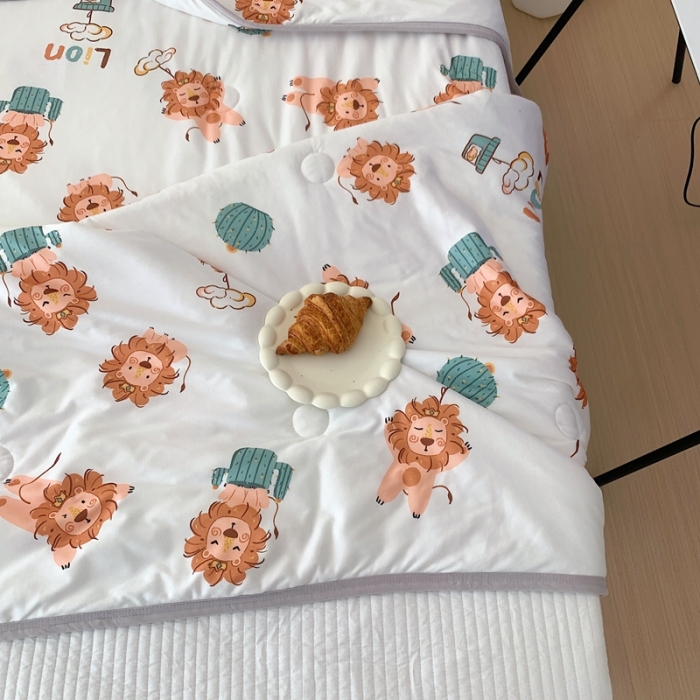 91家纺网 家纺一手货源 找家纺 星期八 2023新款卡通针织棉大豆夏被 小狮子