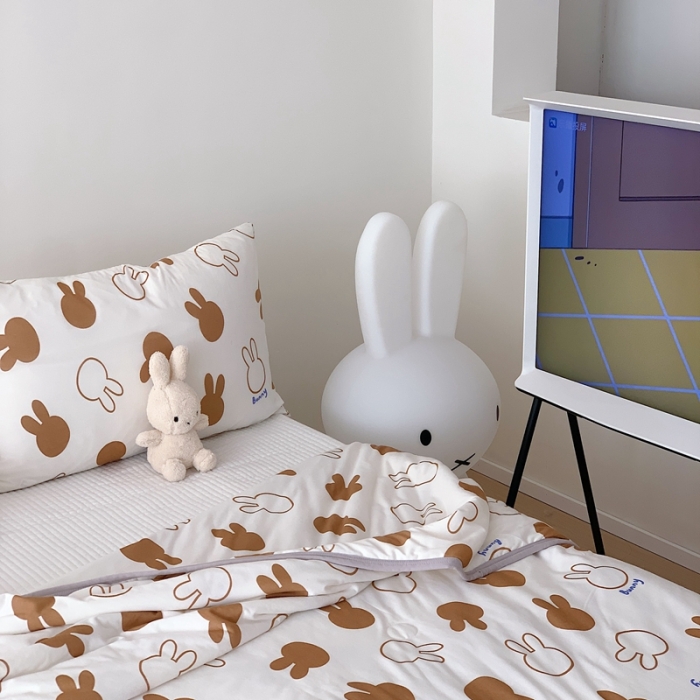 91家纺网 家纺一手货源 找家纺 星期八 2023新款卡通针织棉大豆夏被 小兔子