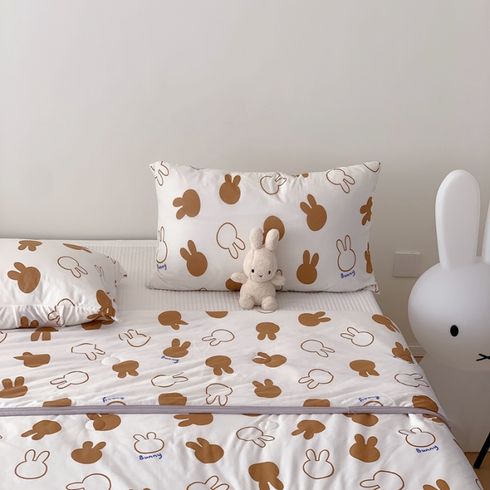 91家纺网 家纺一手货源 找家纺 星期八 2023新款卡通针织棉大豆夏被 小兔子