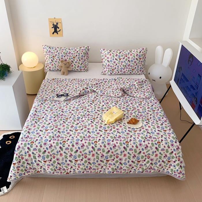 91家纺网 家纺一手货源 找家纺 星期八 2023新款卡通针织棉大豆夏被 小熊花花