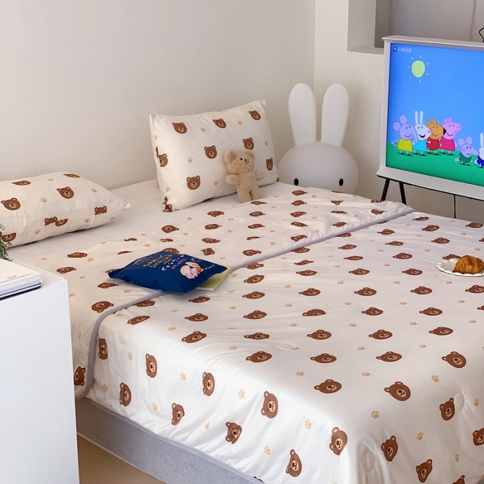 91家纺网 家纺一手货源 找家纺 星期八 2023新款卡通针织棉大豆夏被 小棕熊