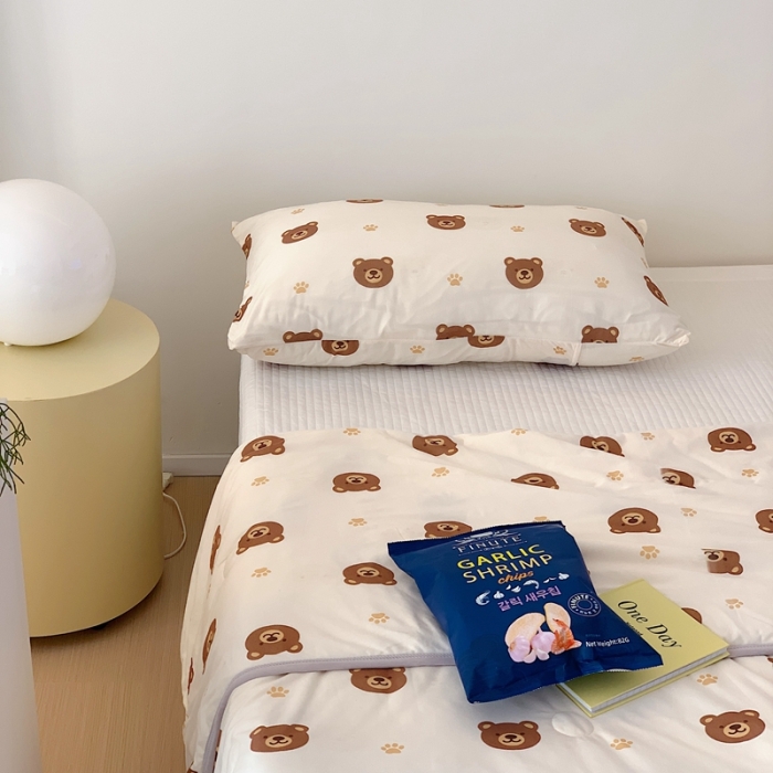 91家纺网 家纺一手货源 找家纺 星期八 2023新款卡通针织棉大豆夏被 小棕熊