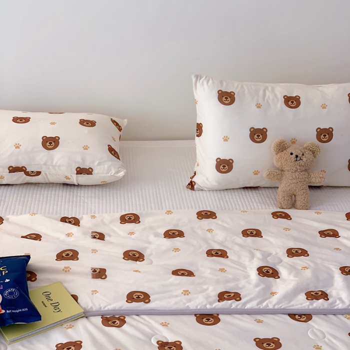 91家纺网 家纺一手货源 找家纺 星期八 2023新款卡通针织棉大豆夏被 小棕熊