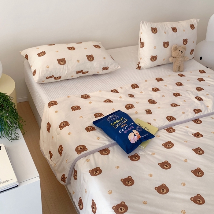 91家纺网 家纺一手货源 找家纺 星期八 2023新款卡通针织棉大豆夏被 小棕熊