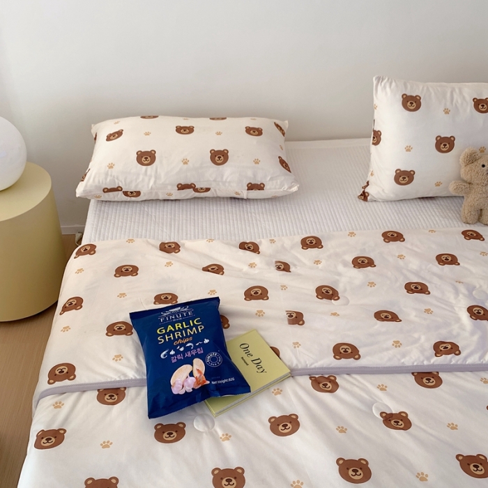 91家纺网 家纺一手货源 找家纺 星期八 2023新款卡通针织棉大豆夏被 小棕熊