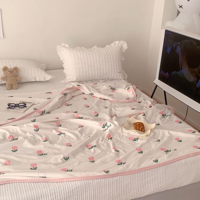 91家纺网 家纺一手货源 找家纺 星期八 2023新款卡通针织棉大豆夏被 郁金香