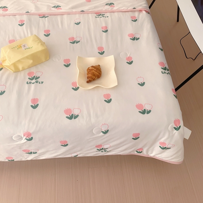 91家纺网 家纺一手货源 找家纺 星期八 2023新款卡通针织棉大豆夏被 郁金香