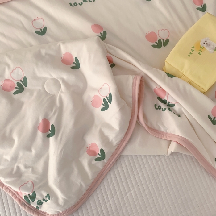 91家纺网 家纺一手货源 找家纺 星期八 2023新款卡通针织棉大豆夏被 郁金香