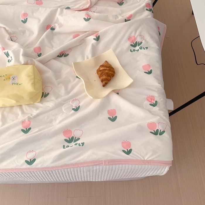 91家纺网 家纺一手货源 找家纺 星期八 2023新款卡通针织棉大豆夏被 郁金香