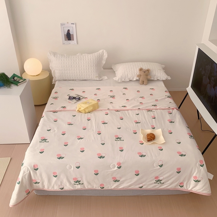 91家纺网 家纺一手货源 找家纺 星期八 2023新款卡通针织棉大豆夏被 郁金香