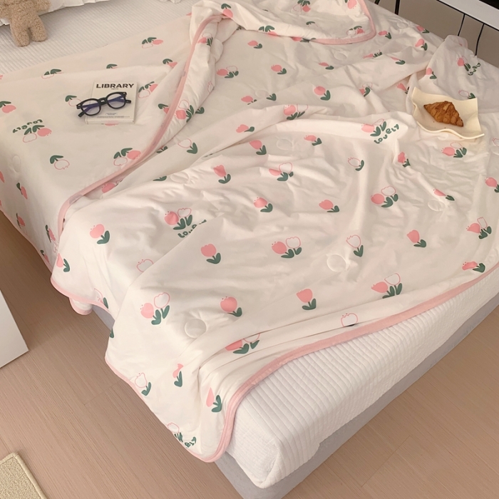 91家纺网 家纺一手货源 找家纺 星期八 2023新款卡通针织棉大豆夏被 郁金香