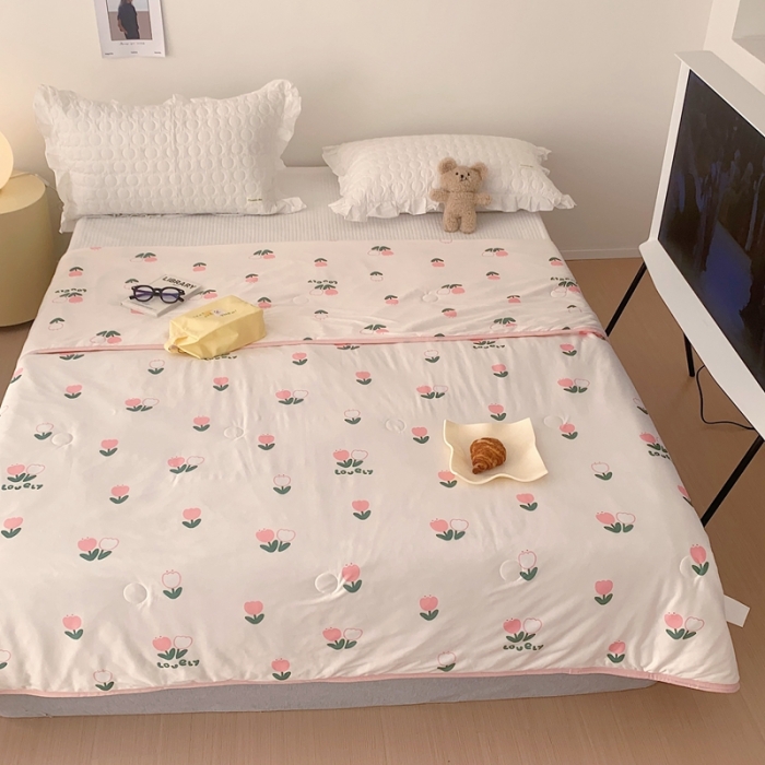 91家纺网 家纺一手货源 找家纺 星期八 2023新款卡通针织棉大豆夏被 郁金香