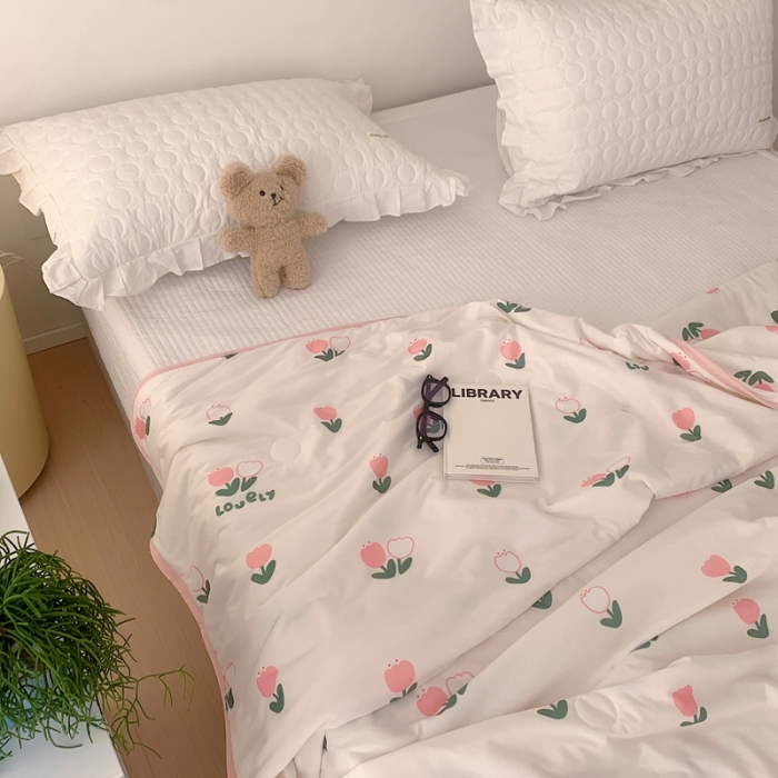 91家纺网 家纺一手货源 找家纺 星期八 2023新款卡通针织棉大豆夏被 郁金香