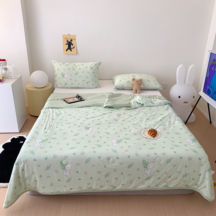 91家纺网 家纺一手货源 找家纺 星期八 2023新款针织棉卡通夏被被子被芯 绿茵小兔