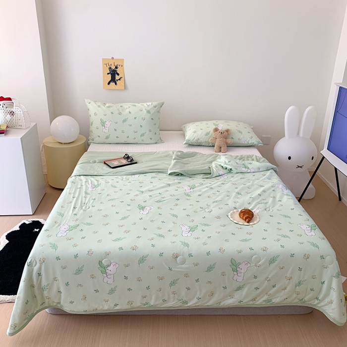 91家纺网 家纺一手货源 找家纺 星期八 2023新款针织棉卡通夏被被子被芯 绿茵小兔