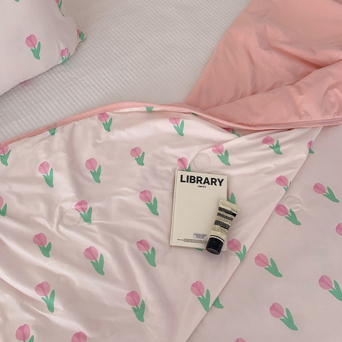 91家纺网 家纺一手货源 找家纺 星期八 2023新款针织棉卡通夏被被子被芯 郁金香