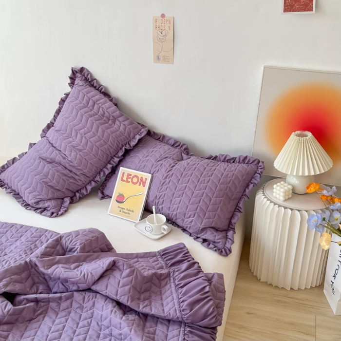 91家纺网 家纺一手货源 找家纺 乐卧家居 2026新款韩国INS风简约时尚绗缝荷叶边夏被 深紫