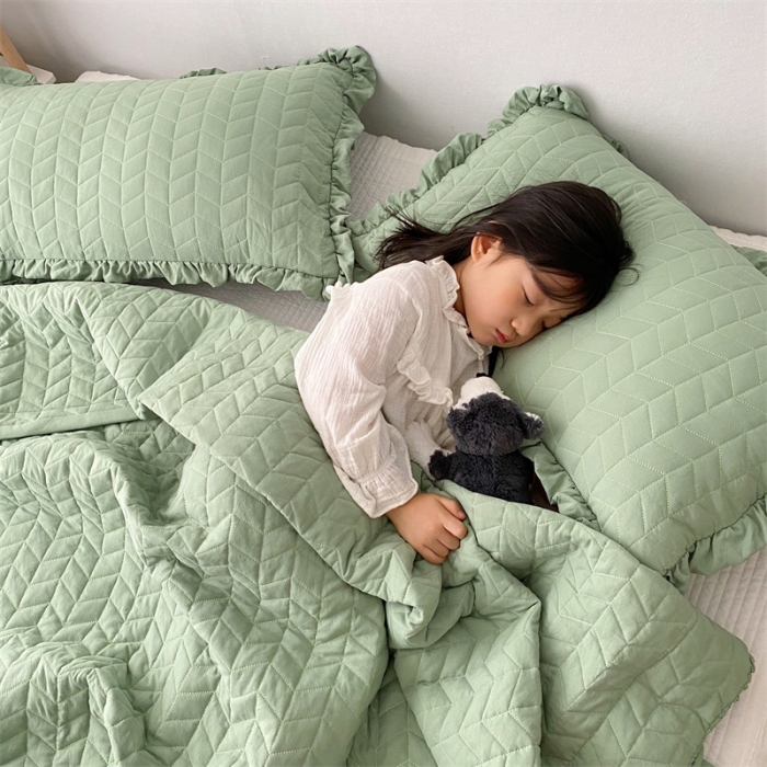 91家纺网 家纺一手货源 找家纺 乐卧家居 2026新款韩国INS风简约时尚绗缝荷叶边夏被 绿色