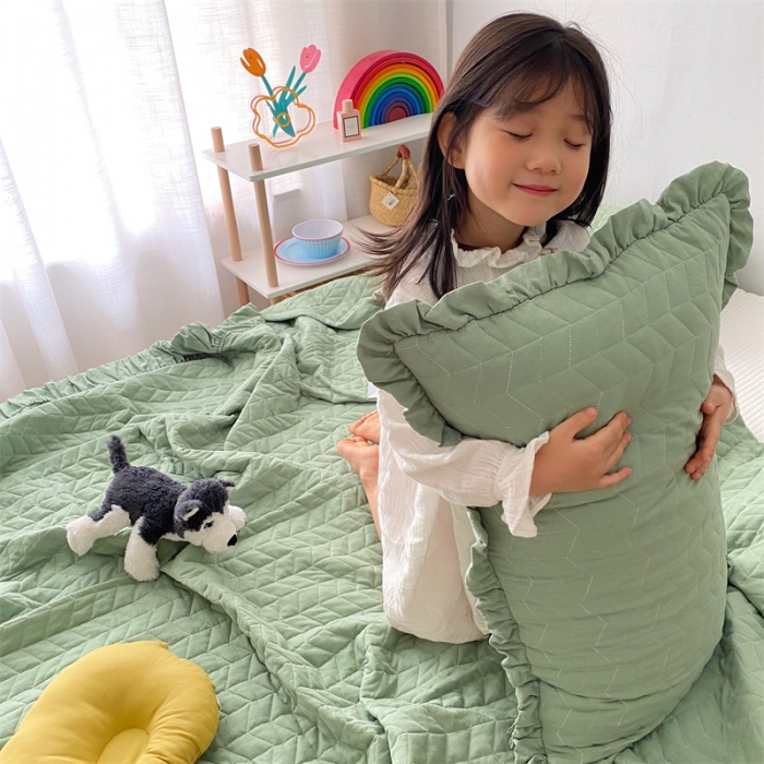 91家纺网 家纺一手货源 找家纺 乐卧家居 2026新款韩国INS风简约时尚绗缝荷叶边夏被 绿色