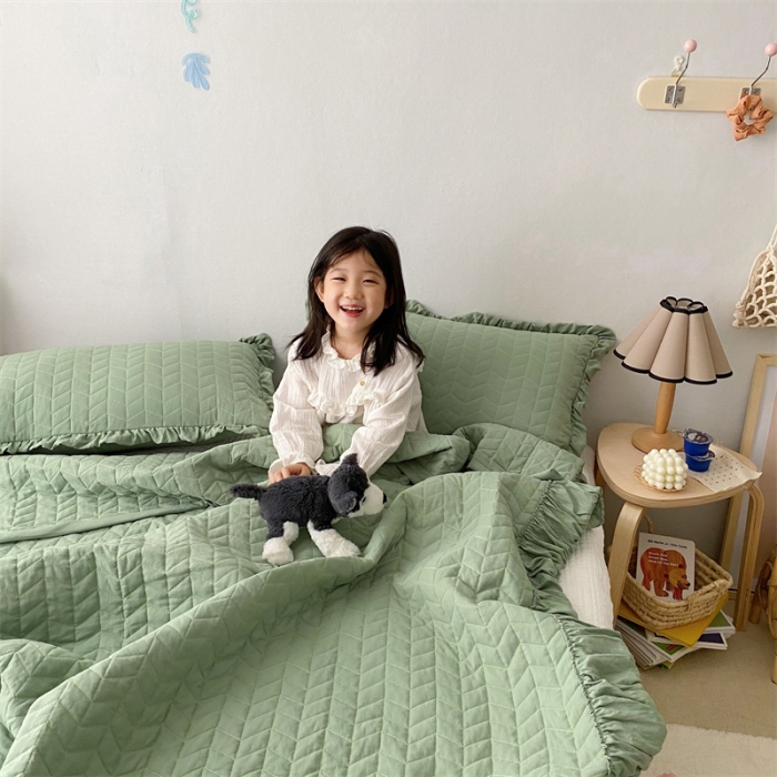 91家纺网 家纺一手货源 找家纺 乐卧家居 2026新款韩国INS风简约时尚绗缝荷叶边夏被 绿色