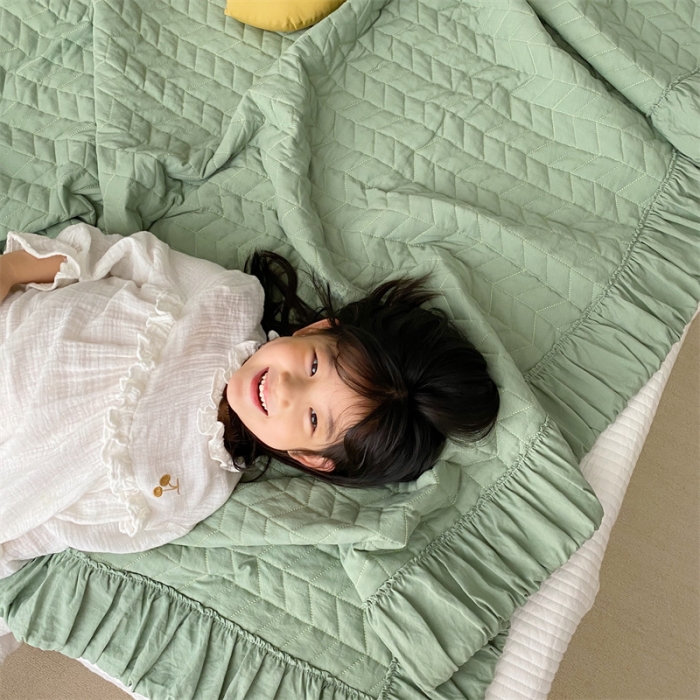 91家纺网 家纺一手货源 找家纺 乐卧家居 2026新款韩国INS风简约时尚绗缝荷叶边夏被 绿色