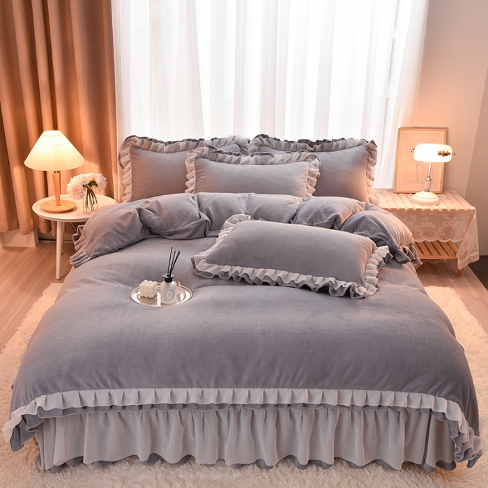 91家纺网 家纺一手货源 找家纺 大麦家纺 2024新款小清新公主风加厚牛奶绒四件套--场景二 浅灰