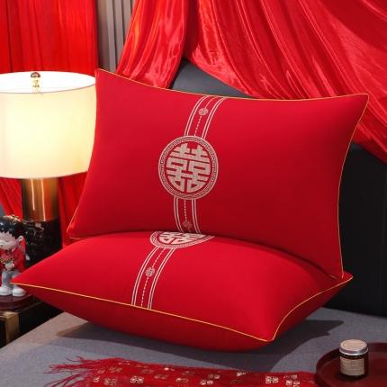 91家纺网 家纺一手货源 找家纺 天意美枕芯 2023新款亲肤磨毛单边刺绣枕 双喜迎门