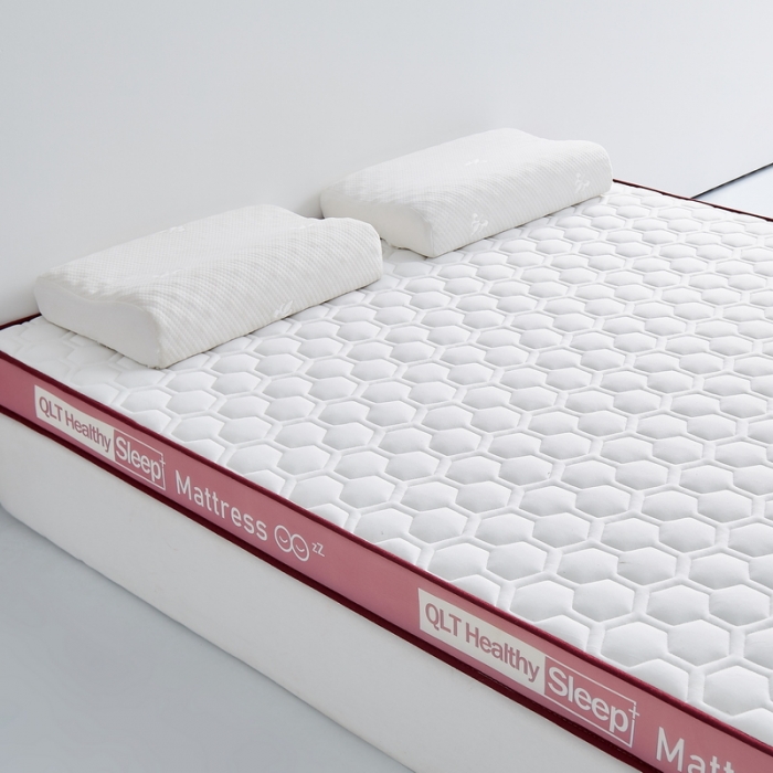 91家纺网 家纺一手货源 找家纺 祁恋婷家居 2023新款A类牛奶丝乳胶记忆棉双人床垫【床垫遮盖物】 菱形白【字母红】