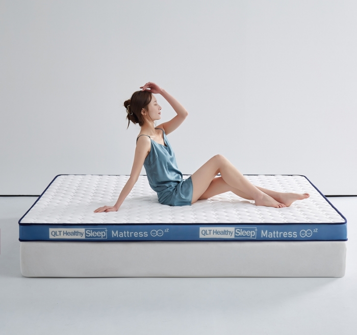 91家纺网 家纺一手货源 找家纺 祁恋婷家居 2023新款A类牛奶丝乳胶记忆棉双人床垫【床垫遮盖物】 菱形白【字母蓝】