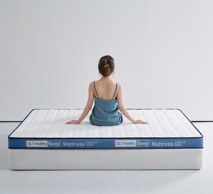 91家纺网 家纺一手货源 找家纺 祁恋婷家居 2023新款A类牛奶丝乳胶记忆棉双人床垫【床垫遮盖物】 菱形白【字母蓝】