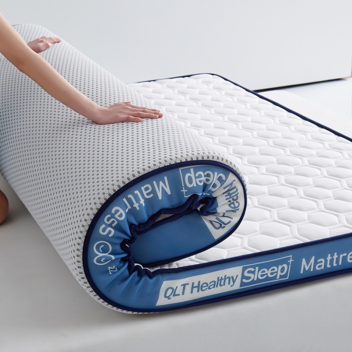 91家纺网 家纺一手货源 找家纺 祁恋婷家居 2023新款A类牛奶丝乳胶记忆棉双人床垫【床垫遮盖物】 菱形白【字母蓝】