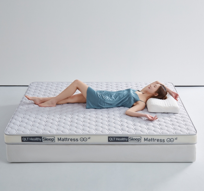 91家纺网 家纺一手货源 找家纺 祁恋婷家居 2023新款A类牛奶丝乳胶记忆棉双人床垫【床垫遮盖物】 菱形灰（字母白）