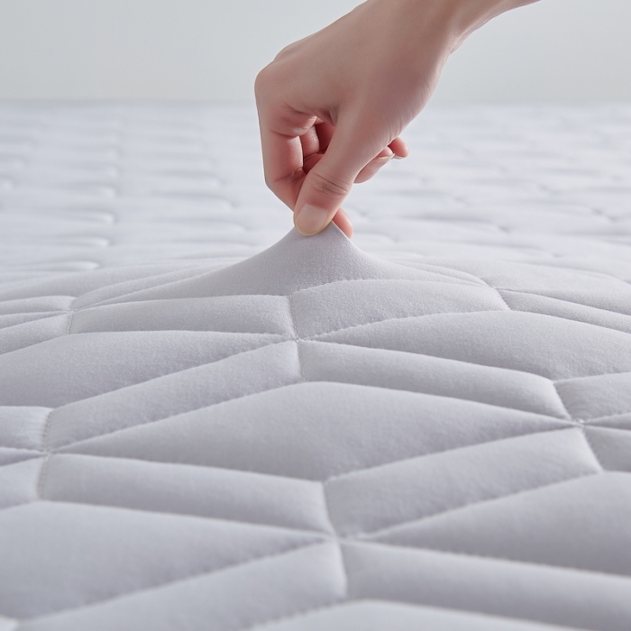 91家纺网 家纺一手货源 找家纺 祁恋婷家居 2023新款A类牛奶丝乳胶记忆棉双人床垫【床垫遮盖物】 梦幻灰【字母白】