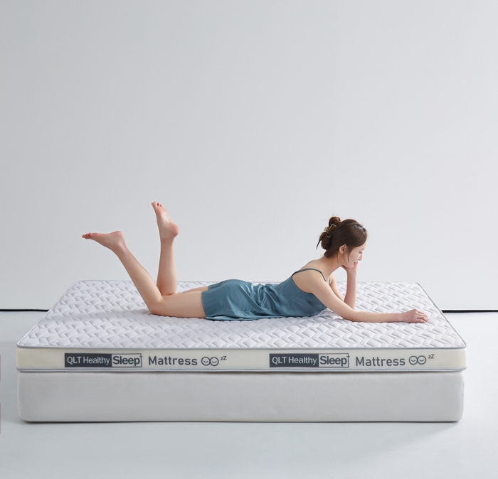 91家纺网 家纺一手货源 找家纺 祁恋婷家居 2023新款A类牛奶丝乳胶记忆棉双人床垫【床垫遮盖物】 梦幻灰【字母白】