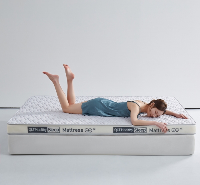 91家纺网 家纺一手货源 找家纺 祁恋婷家居 2023新款A类牛奶丝乳胶记忆棉双人床垫【床垫遮盖物】 梦幻灰【字母白】