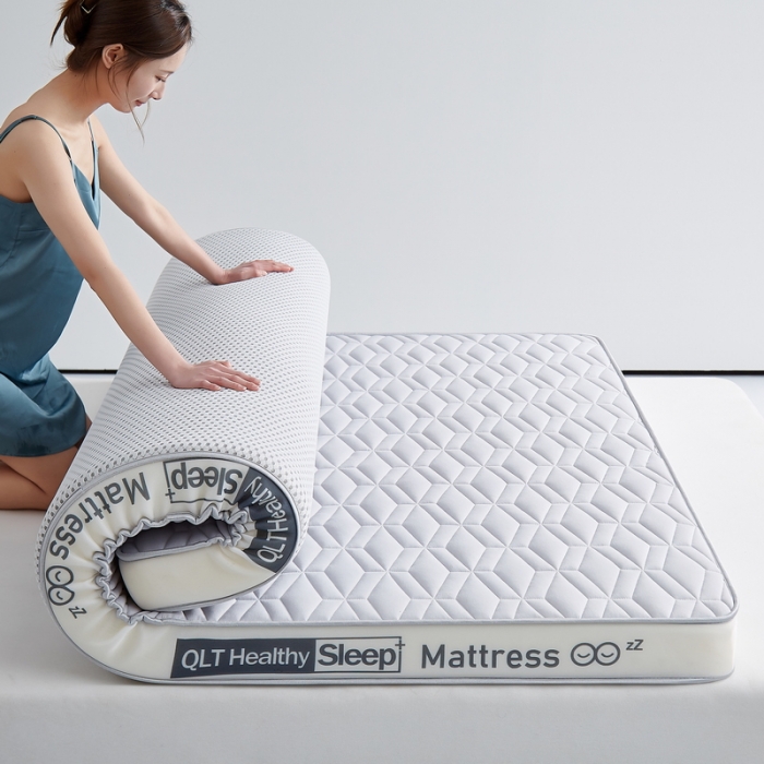 91家纺网 家纺一手货源 找家纺 祁恋婷家居 2023新款A类牛奶丝乳胶记忆棉双人床垫【床垫遮盖物】 梦幻灰【字母白】