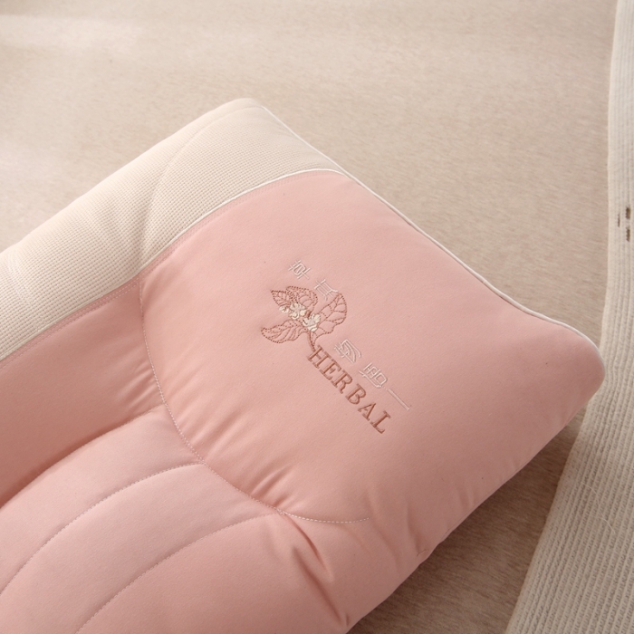 91家纺网 家纺一手货源 找家纺 （总）赛格时代家居 2023新款草本3D护颈羽丝绒枕