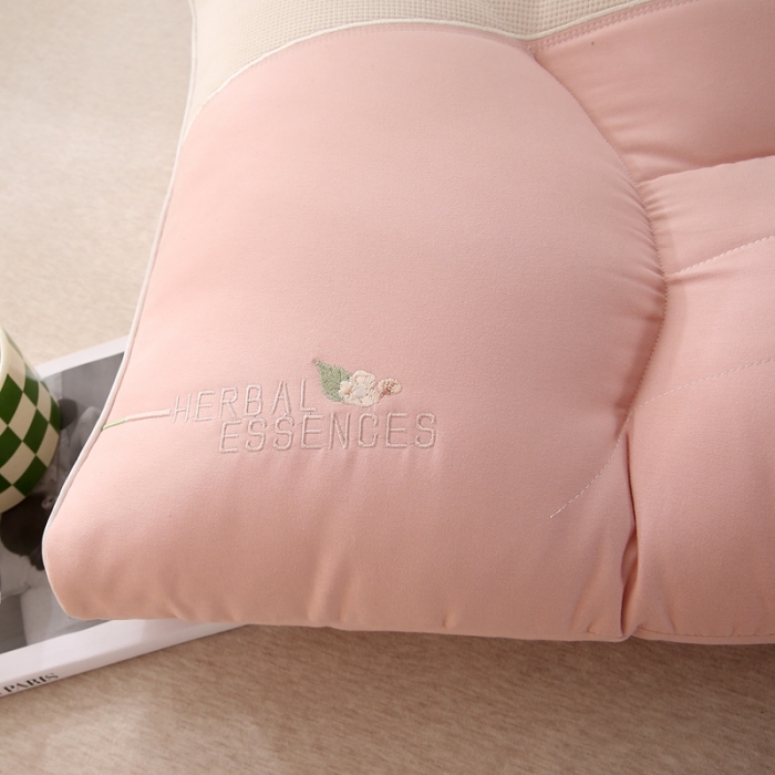 91家纺网 家纺一手货源 找家纺 （总）赛格时代家居 2023新款草本3D护颈羽丝绒枕