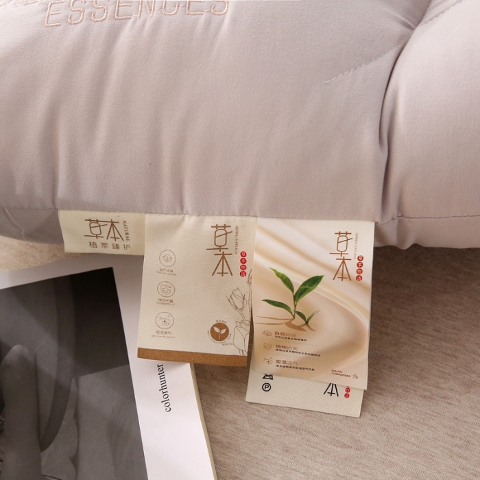 91家纺网 家纺一手货源 找家纺 赛格时代家居 2023新款草本3D护颈羽丝绒枕 双拼紫48*74