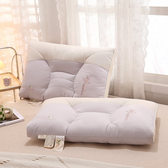 91家纺网 家纺一手货源 找家纺 赛格时代家居 2023新款草本3D护颈羽丝绒枕 双拼紫48*74