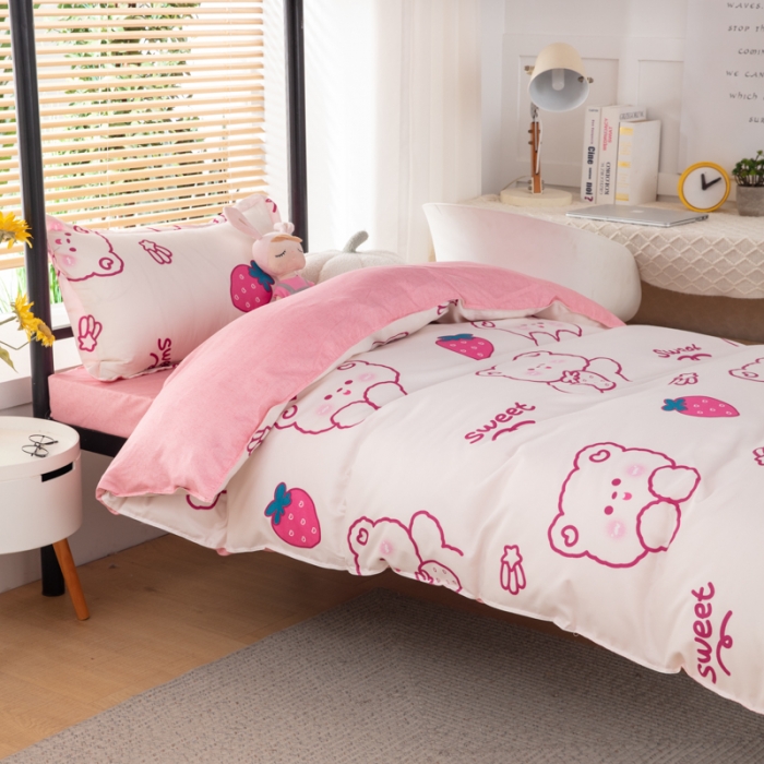 91家纺网 家纺一手货源 找家纺 乐居坊 2023新款芦荟棉花型宿舍图（3月新花型） 草莓熊仔