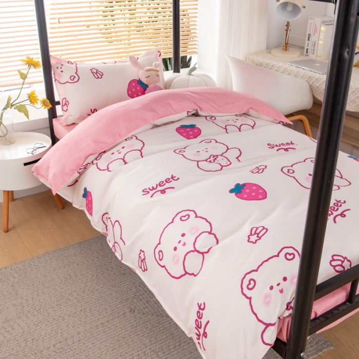 91家纺网 家纺一手货源 找家纺 乐居坊 2023新款芦荟棉花型宿舍图（3月新花型） 草莓熊仔