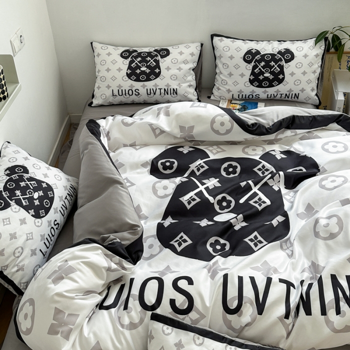 91家纺网 家纺一手货源 找家纺 摩卡 2024新款博主风水洗真丝四件套 熊头白