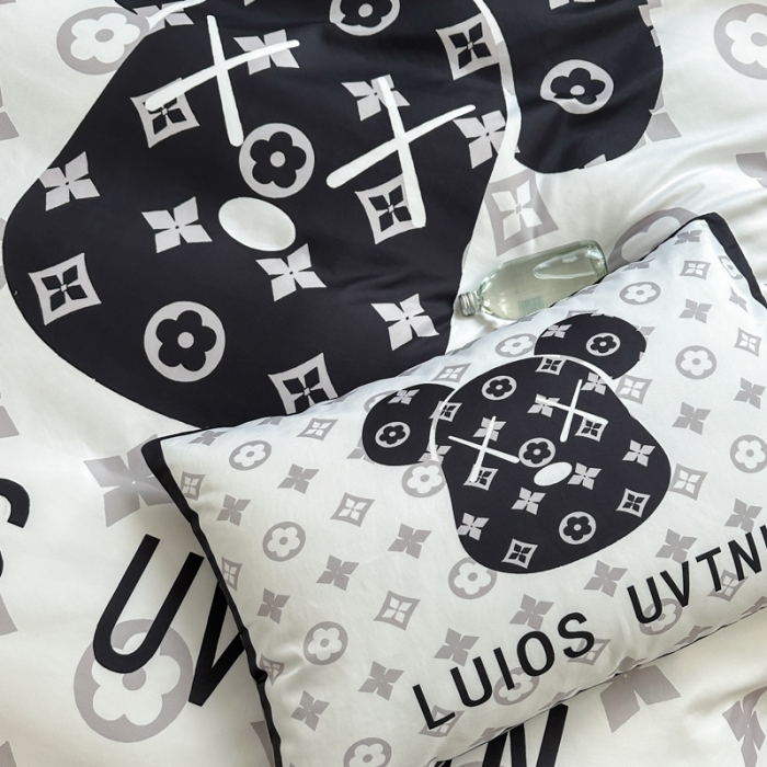 91家纺网 家纺一手货源 找家纺 摩卡 2024新款博主风水洗真丝四件套 熊头白